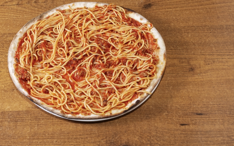 PIZZA ESPAGUETI A LA BOLO�ESA
